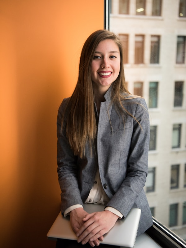 photo-1573496359142-b8d87734a5a2